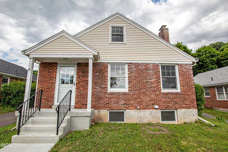 8 Center View Dr Troy, NY 12180