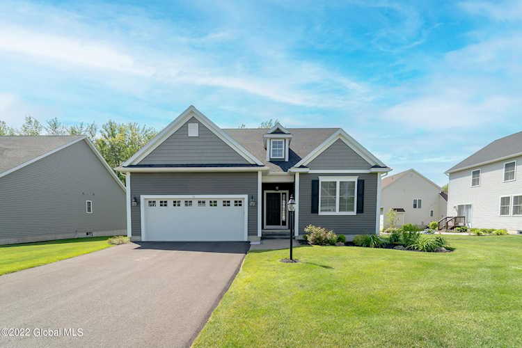 11 Hillard Ln Latham, NY 12110