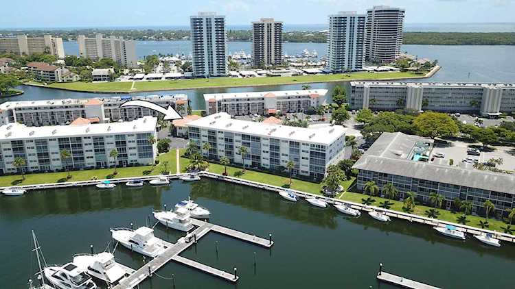 29 Yacht Club Drive #401 North Palm Beach, FL 33408