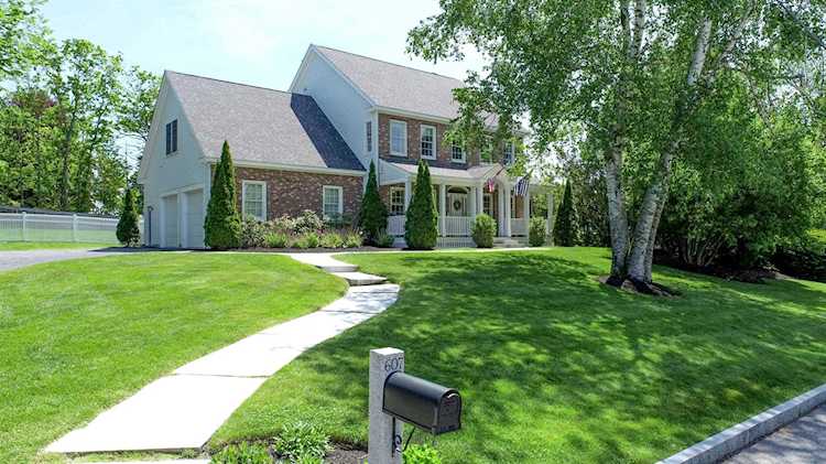 607 Ray St Manchester, NH 03104