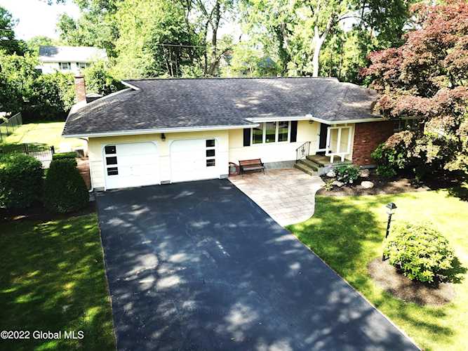 18 Patroon Place Loudonville, NY 12211