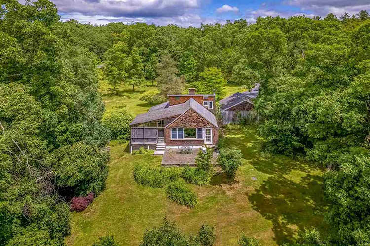 12 Windwood Ln Woodstock, NY 12498