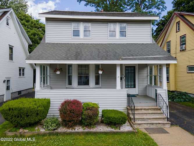 57 Edgecomb St Albany, NY 12209