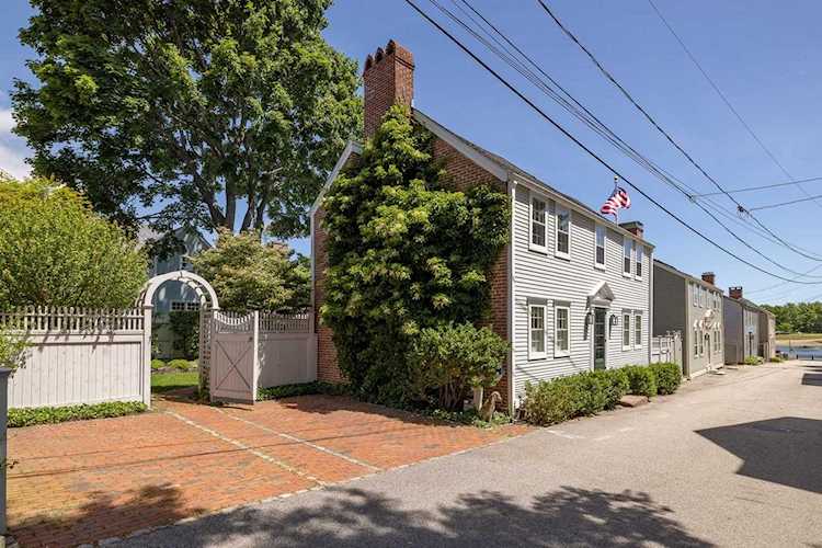 17 Pickering St Portsmouth 03801 NH | home for sale $1,649,900 4916669 Photo 1