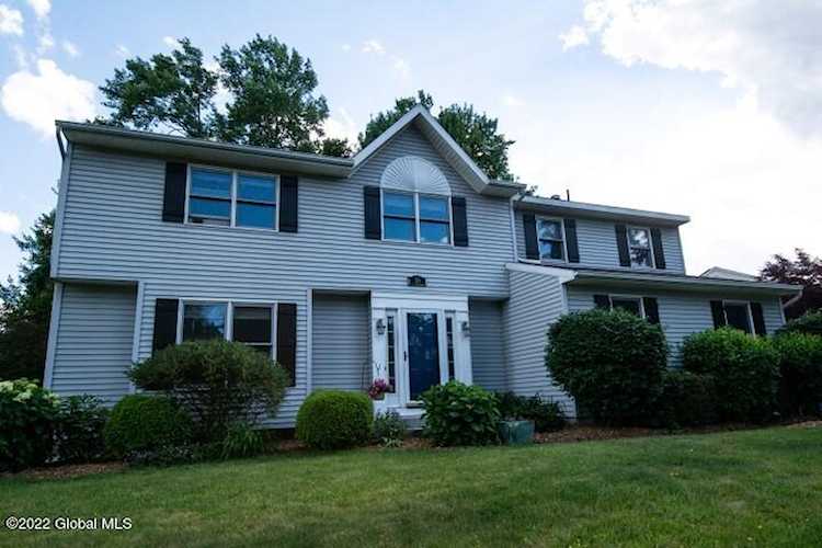 35 Mallard Rd Glenmont, NY 12077