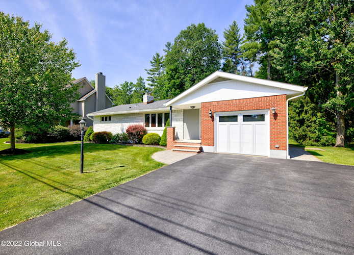 43 Outlook Ave Saratoga Springs, NY 12866