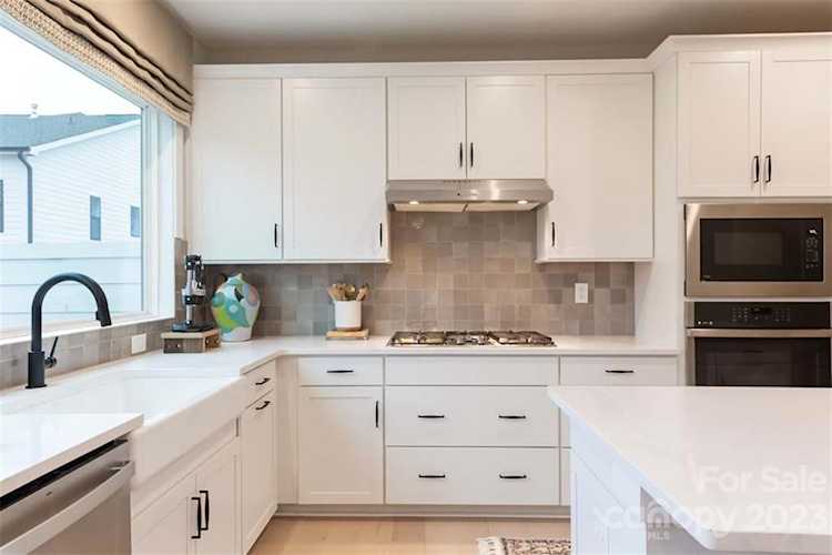 638 E Woodlawn Way Charlotte, NC 28209
