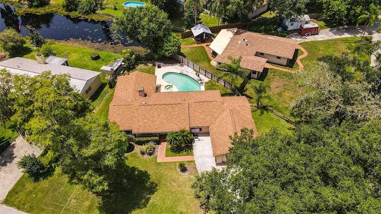 18718 Lakeshore Dr Lutz, FL 33549