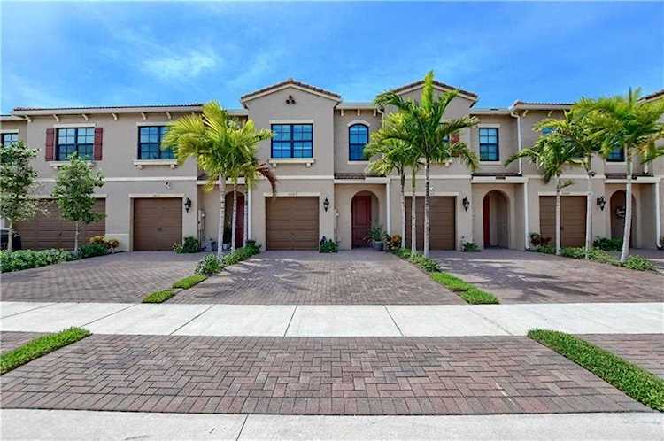10107 Akenside Dr #10107 Boca Raton, FL 33428