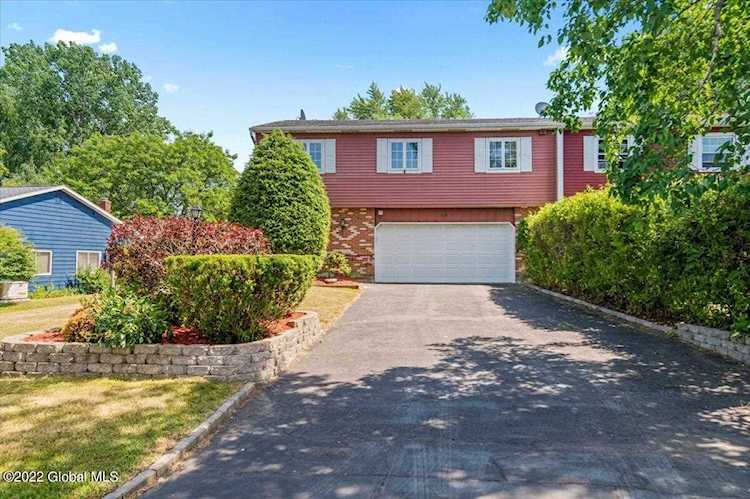 36 Olympian Dr Slingerlands, NY 12159