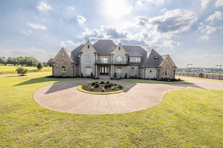 2505 Preakness Dr Eads, TN 38028