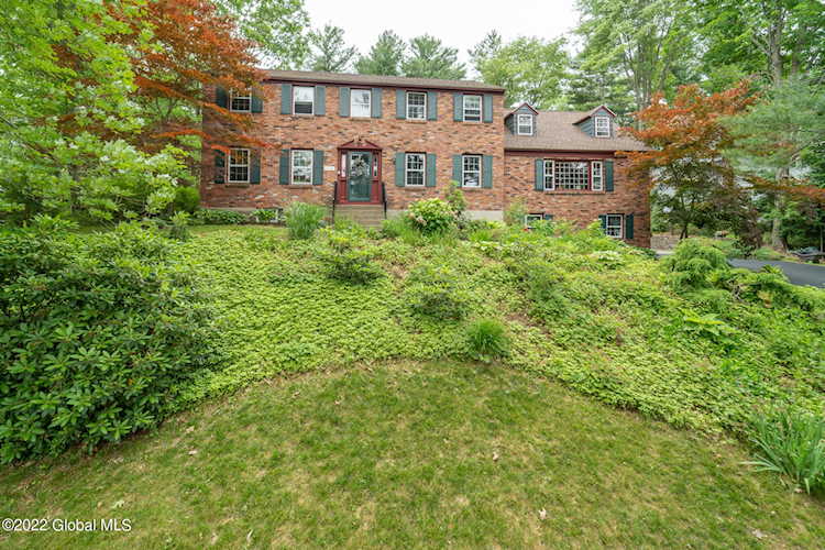 1345 Hawthorn Rd Niskayuna, NY 12309