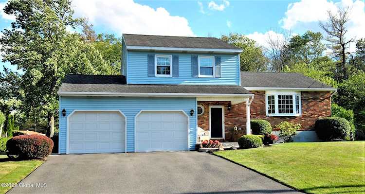 15 Teresa St Latham, NY 12110