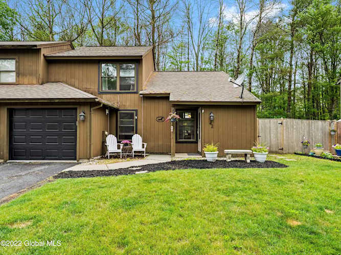 42 Thimbleberry Rd Ballston Spa, NY 12020