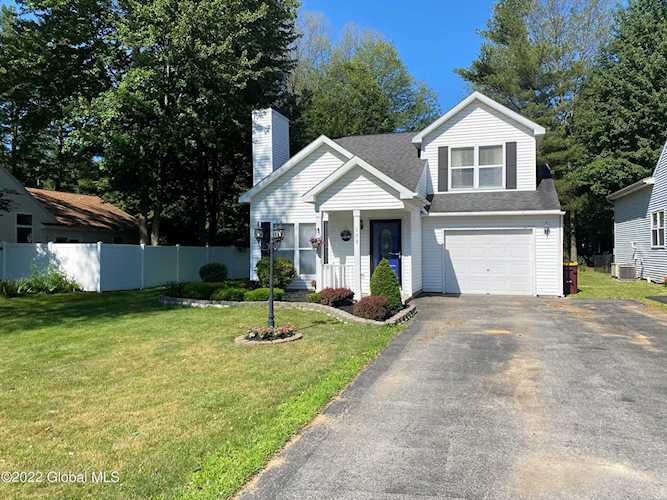 150 Goldfinch Ln Ballston Spa, NY 12020