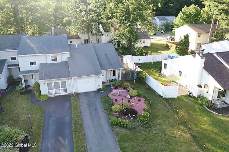 36 Tallow Wood Dr Clifton Park, NY 12065