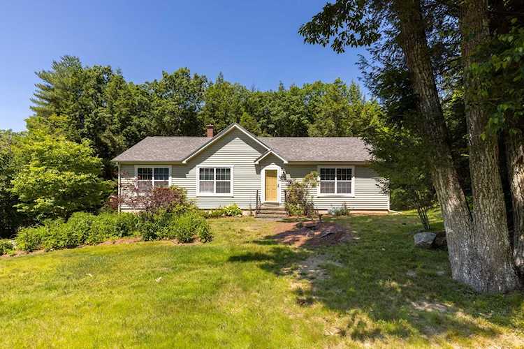 12 Ann Logan Circle Raymond, NH 03077