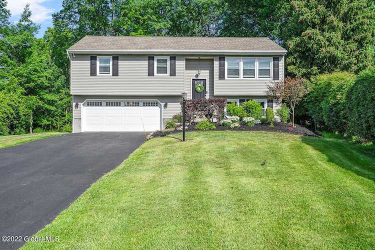 23 Abby Rd Latham, NY 12110