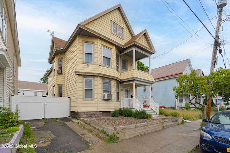 22 Eagle St Schenectady, NY 12307