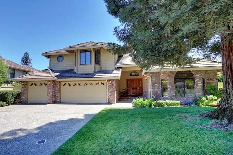 7768 Sleepy River Way Sacramento, CA 95831
