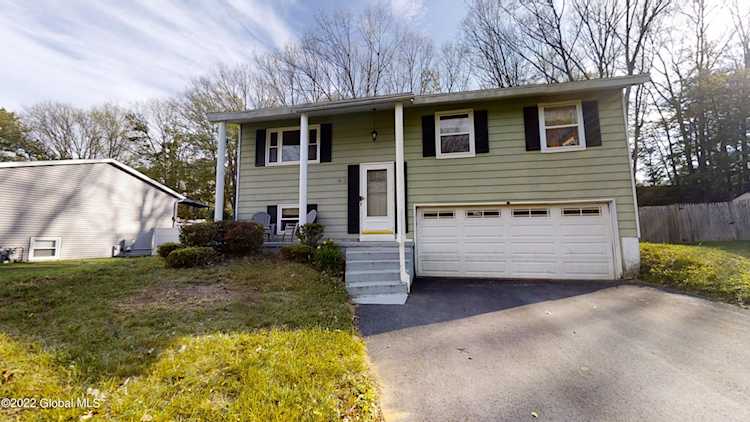 43 Ferndell Springs Dr Dr Saratoga Springs, NY 12866