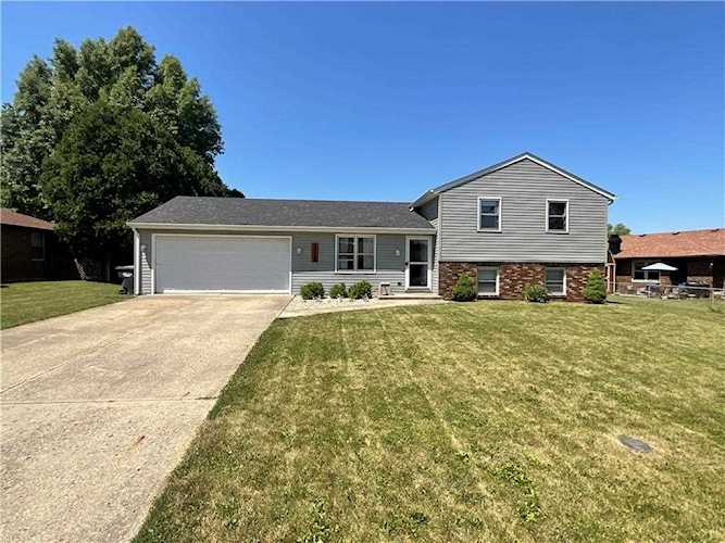 1712 E 43rd St Anderson, IN 46013 | MLS 21865115 Photo 1