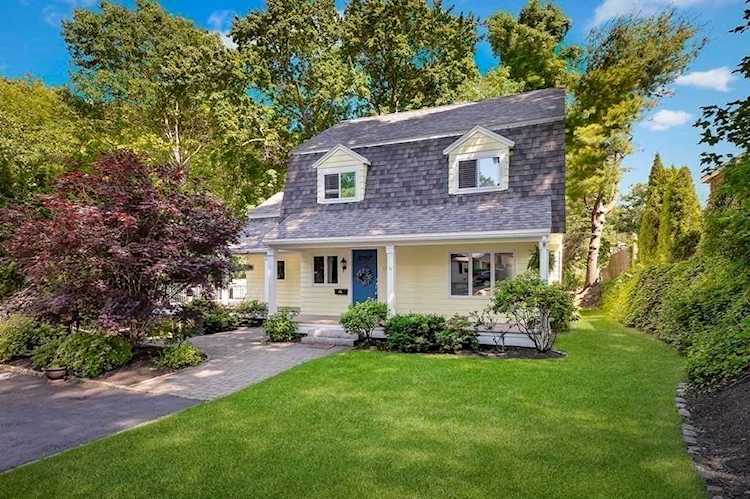 37 Greenwood Rd Lynnfield, MA 01940 | MLS 73002125 Photo 1