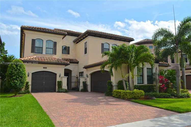 8248 Lost Creek Ln Delray Beach, FL 33446