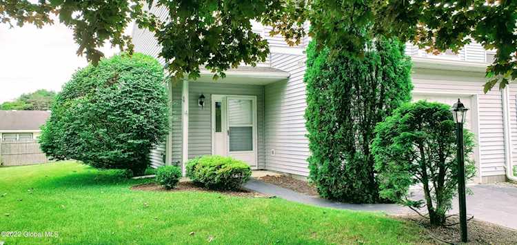 62 Tompion Ln Saratoga Springs, NY 12866