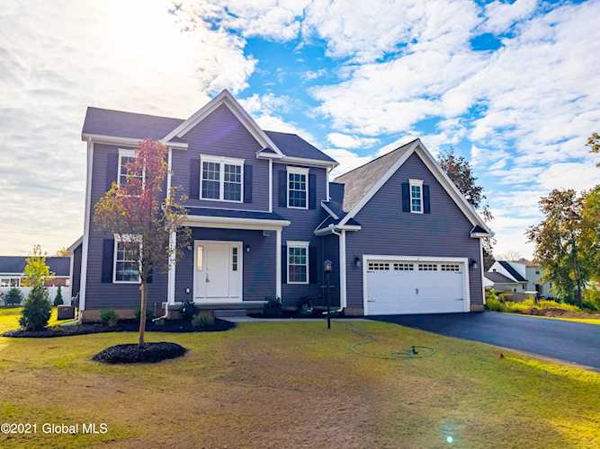 48 Donna Dr Albany, NY 12205