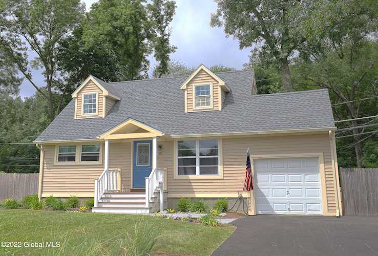 25 Bridle Path Colonie, NY 12205
