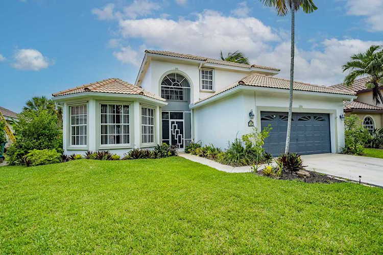 6 Lawrence Lake Drive Boynton Beach, FL 33436