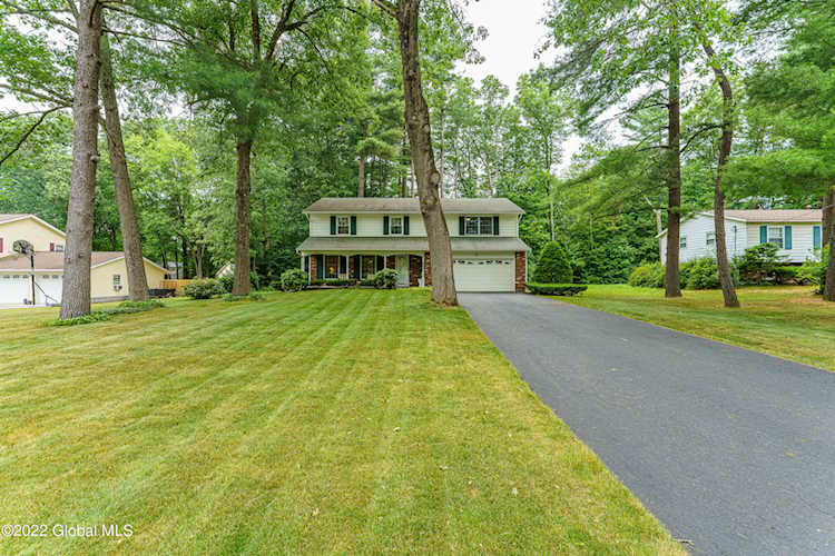 47 Evergreen Ave Clifton Park, NY 12065