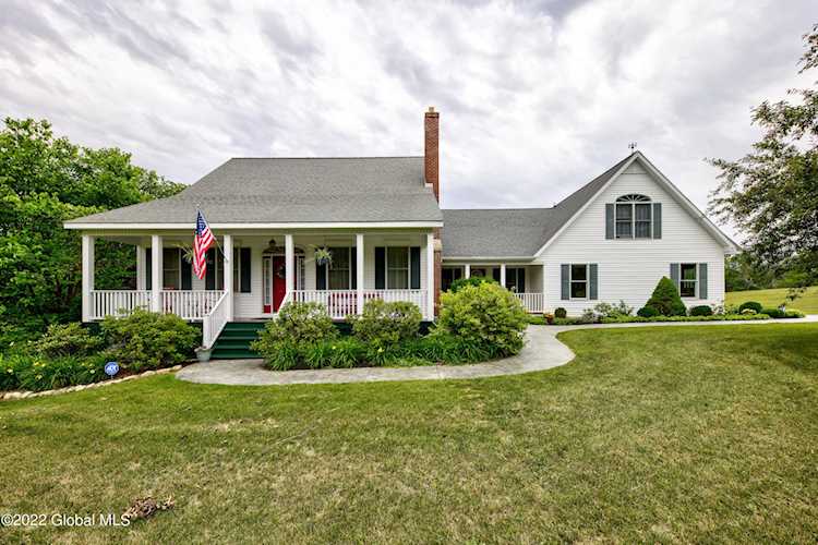 67 Stafford Bridge Rd Saratoga Springs, NY 12866