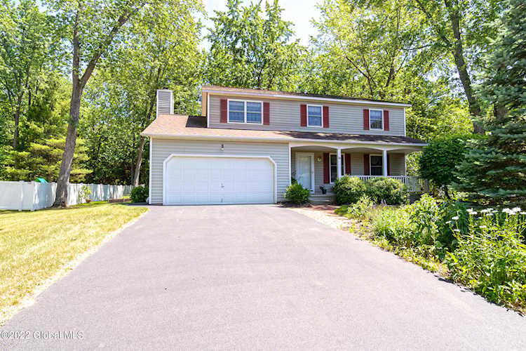 34 Lori Dr Niskayuna, NY 12309