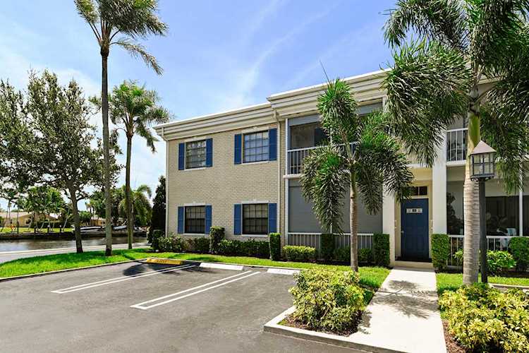 160 Cypress Club Drive #622 Pompano Beach, FL 33060
