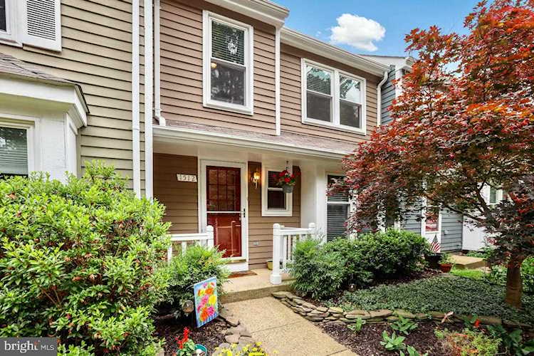 1512 Poplar Grove Dr Reston, VA 20194