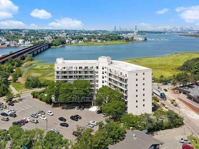 133 Commander Shea Blvd #217 Quincy, MA 02171