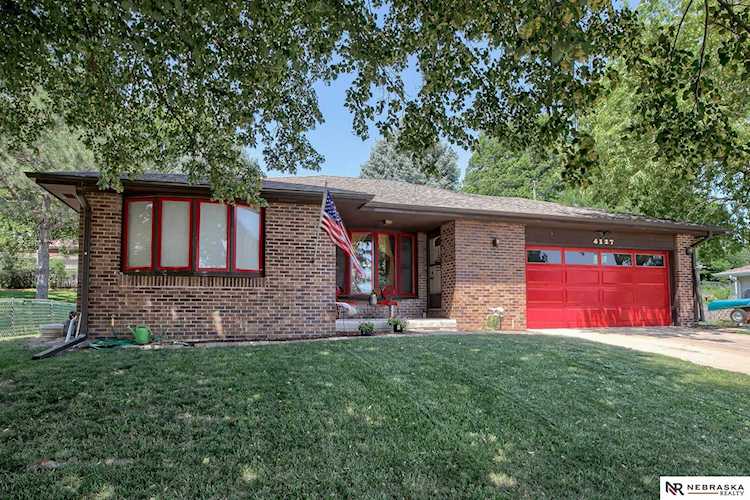 4127 N 15th St Lincoln, NE 68521