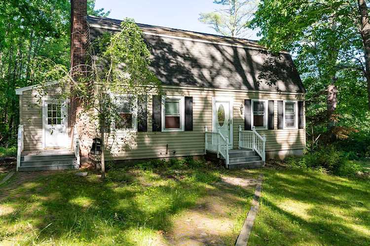 25 Stark Rd Derry, NH 03038