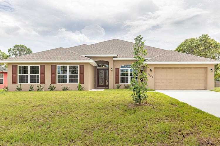 2002 SE Parrot Street Port Saint Lucie, FL 34952