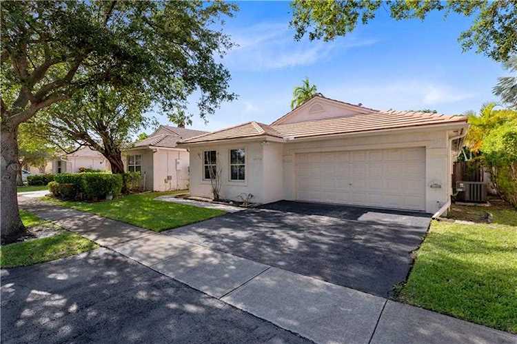 7393 NW 1st Mnr Plantation, FL 33317