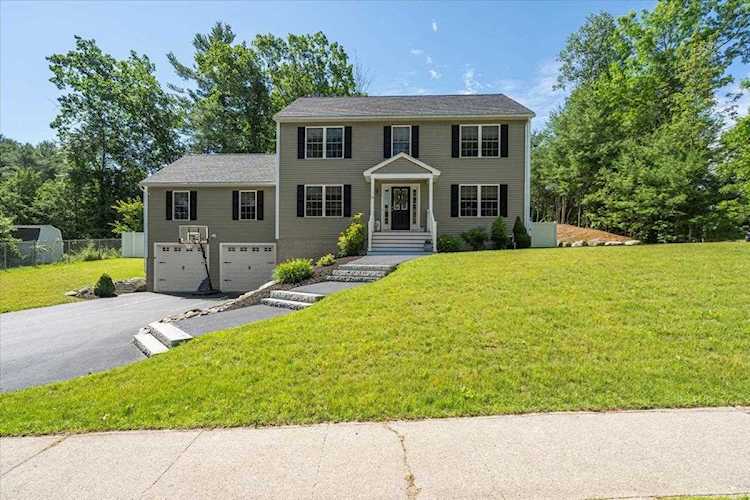 79 Watson St Nashua, NH 03064