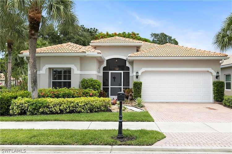 60 Glen Eagle Cir Naples, FL 34104