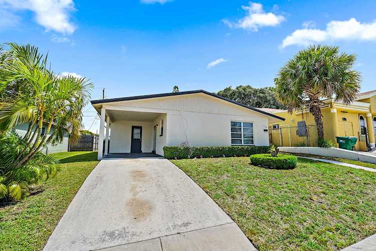 1138 W 25th Street Riviera Beach, FL 33404