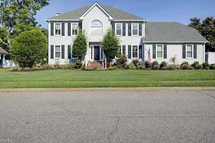1108 Fairway Dr Chesapeake, VA 23320