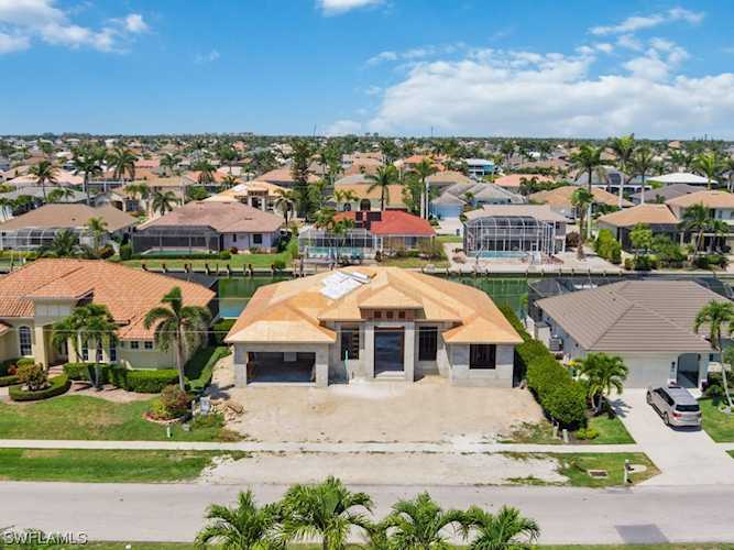 1148 Breakwater Ct Marco Island, FL 34145