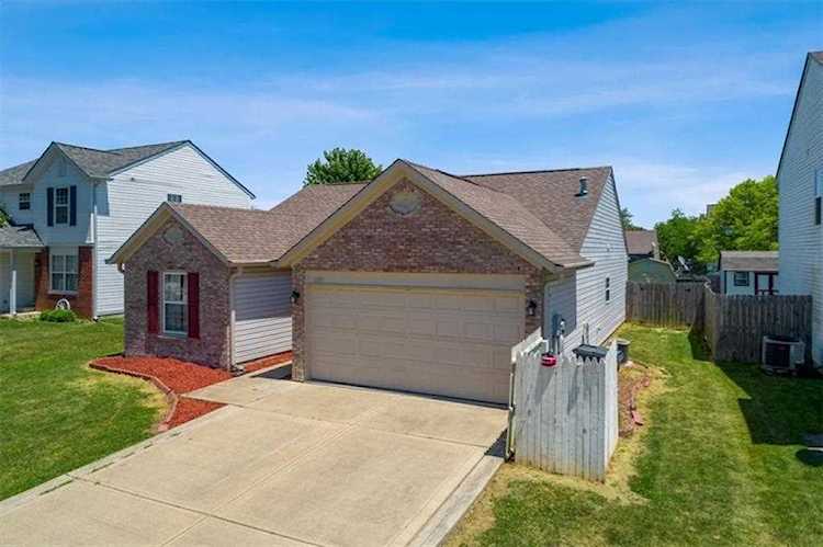 1109 Spend A Buck Ct New Whiteland, IN 46184