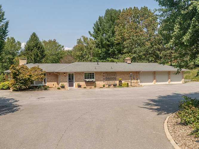 952 Glebe Daleville, VA 24083