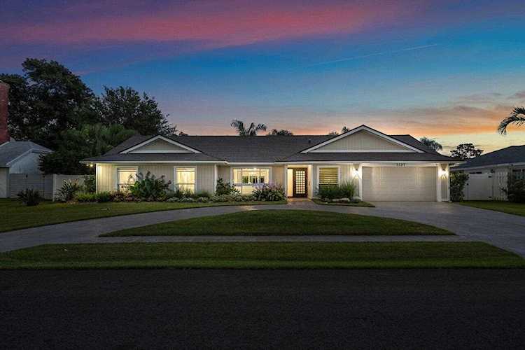3127 Lakeview Drive Delray Beach, FL 33445